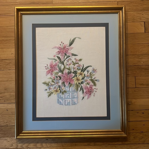 Elsa Williams Crystal Vase Framed Crewl Floral Arrangement - Picture 8 of 8